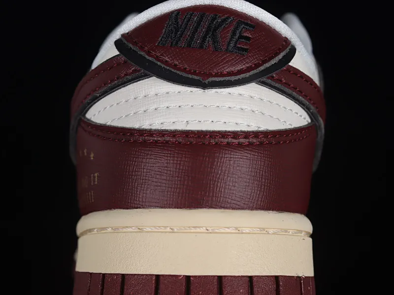 All categories Nk SB Dunk Series Nk SB Dunk Low low-top sneakers Cost-effective version Nk Dunk Low "Team Red" metal buckle burgundy SB low-top sports and leisure sneakers DV1160-101